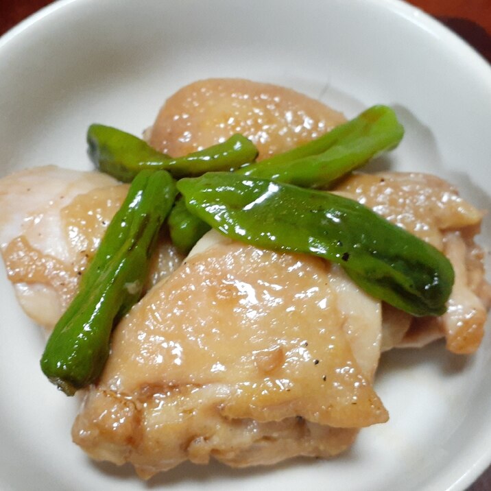 鶏もも肉とししとうのブラックペッパー入り照り煮♪